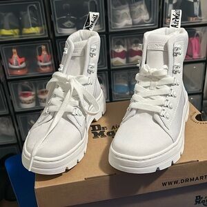Size 7 white+white Combs Dr Martens